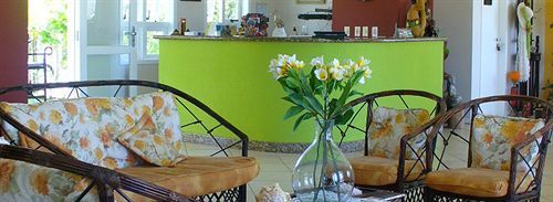 Porto De Paz - Shantiniketan Hotel